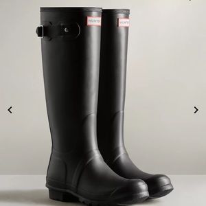 Hunter Women’s Original Tall Rain Boots. Black Size 8. Good condition!